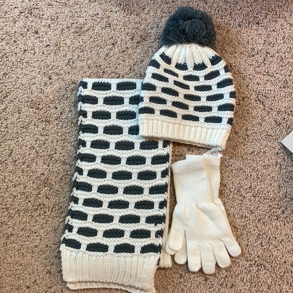 Hat gloves scarf set